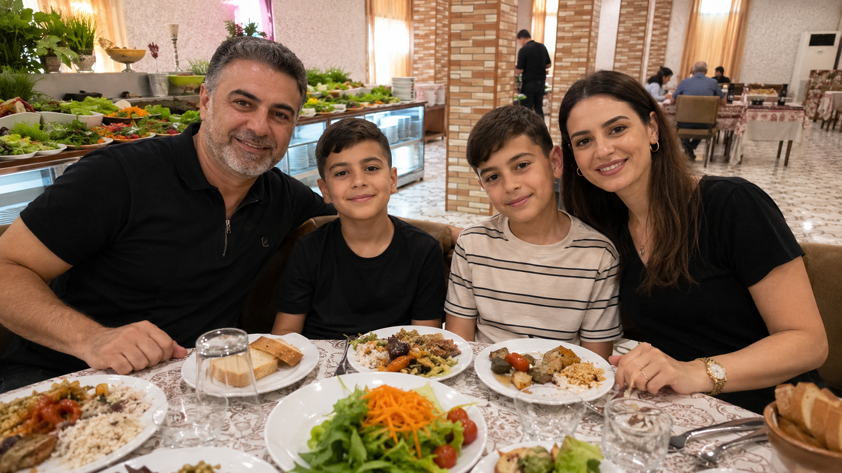 Funda (30) ve Murat (52), Efe (9) & Kerem (7) ile