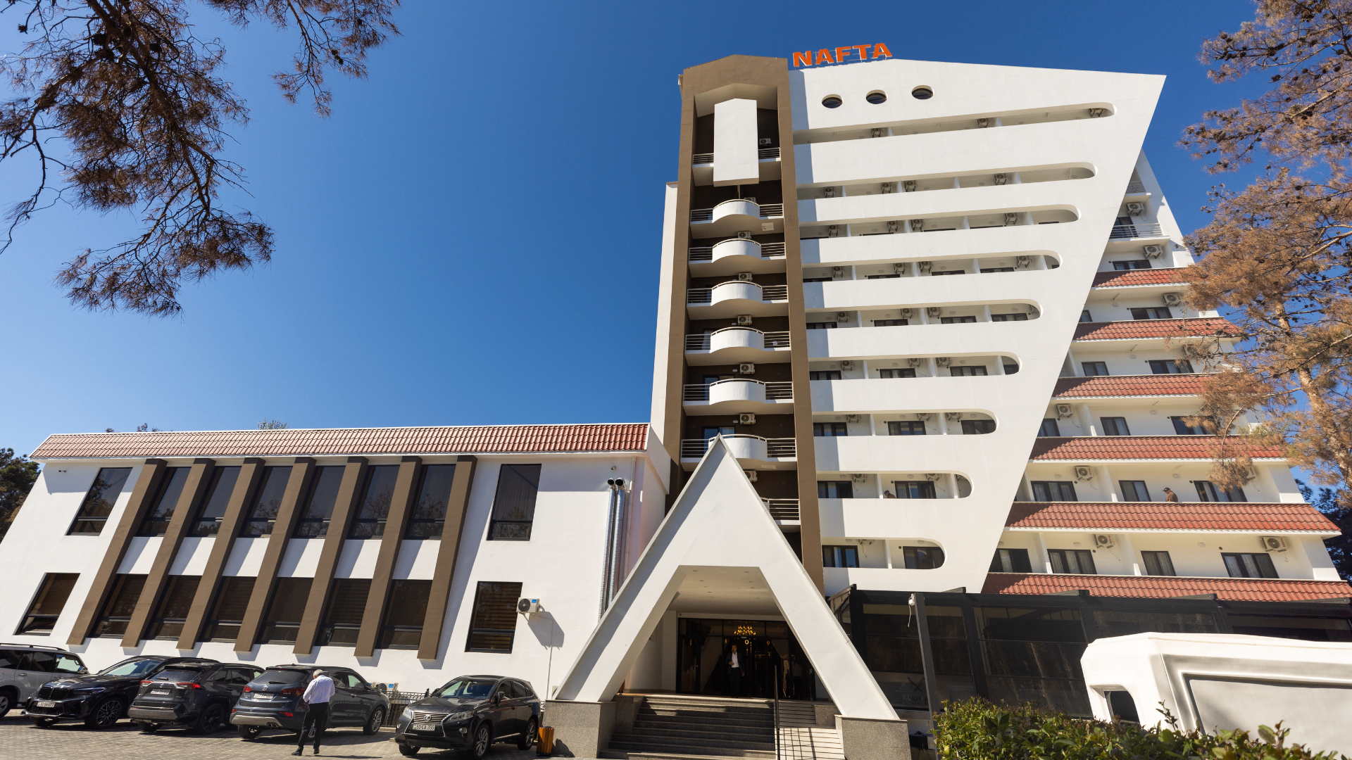 Nafta Sanatorium — 11-floor building on Heydar Aliyev Avenue, Naftalan